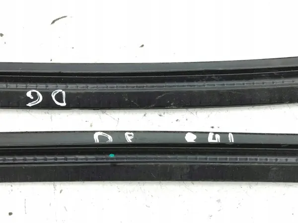 Junta ventana puerta trasera Maserati Ghibli 2014 OEM AMD149726 image 3