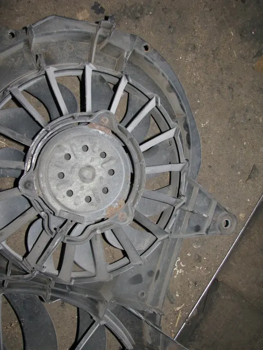 PASSAT B5 AUDI A6 C5 A4 B6 B7 1.9 TDI Koelventilator 058121301 image 3