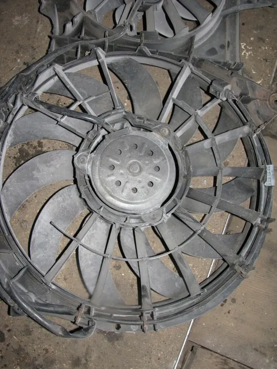 PASSAT B5 AUDI A6 C5 A4 B6 B7 1.9 TDI Koelventilator 058121301 image 4