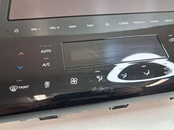 Hyundai Tucson IV näyttöpaneeli OEM 96525-N7100 image 3