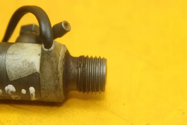 Iniettore carburante VW 1.9TDI Bosch 038130201F image 5