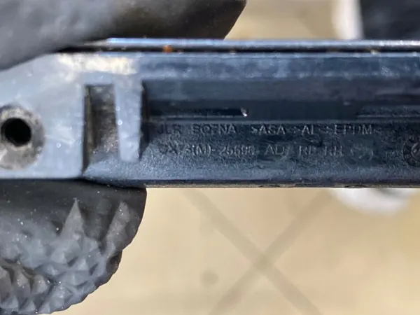 Joint de vitre Jaguar XE OEM GX7325596AD image 4