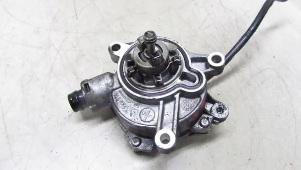 VOLVO XC60 2.4 Imupumppu 31258031 image 2