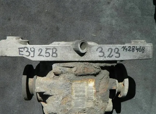 Diferencial trasero BMW E39 2.5i 3.23 OEM 1428468 image 2