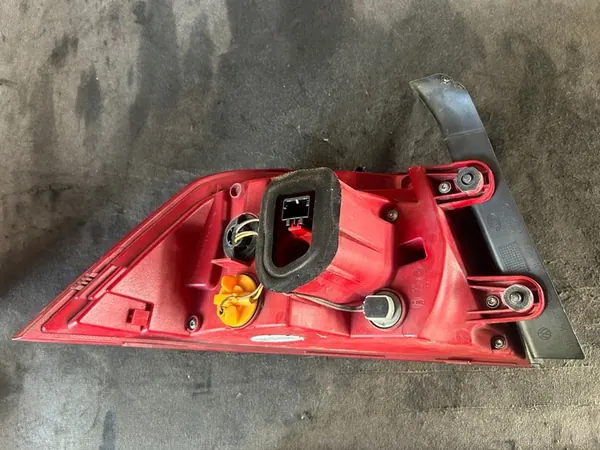 VW PASSAT B7 SEDÁN LUZ TRASERA DERECHA LED UE image 4