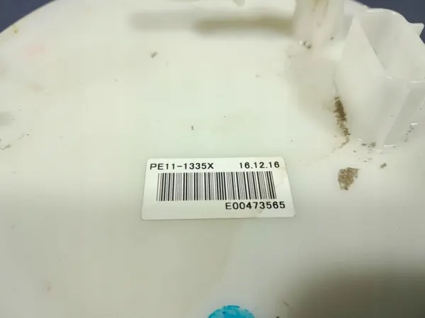 Pompe à carburant Mazda OEM PE11-1335X 2.5L image 4