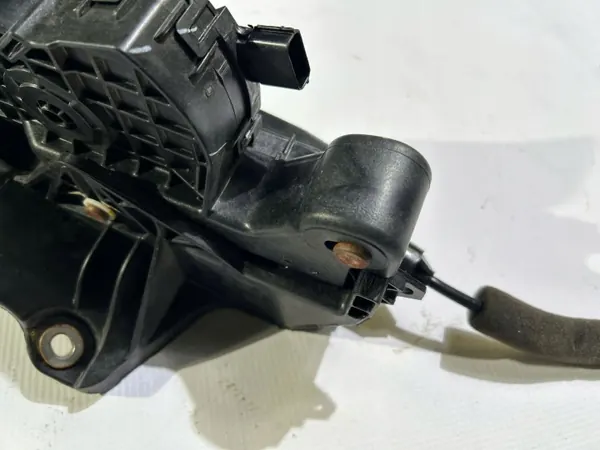 Kaasupoljin potentiometri OEM 98439889 Ford F150 image 3