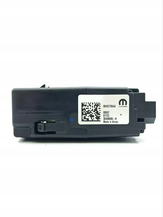 Porta USB Jeep OEM 68452765AA para Grand Wagoneer 2022 image 4
