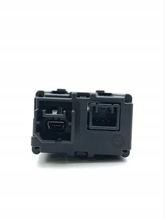 Porta USB Jeep OEM 68452765AA para Grand Wagoneer 2022 image 6