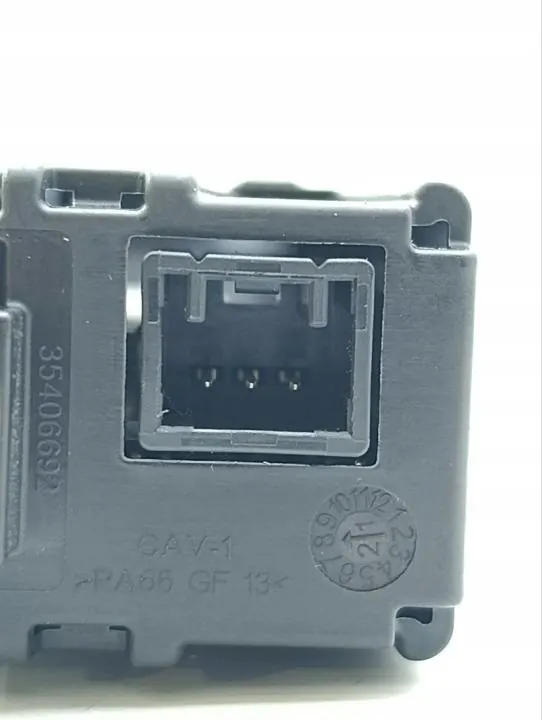 Porta USB Jeep OEM 68452765AA para Grand Wagoneer 2022 image 8