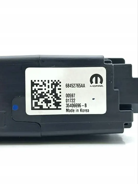 Porta USB Jeep OEM 68452765AA para Grand Wagoneer 2022 image 9