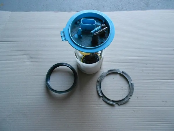 Bomba de combustível VW GOLF 1K091905DB image 1