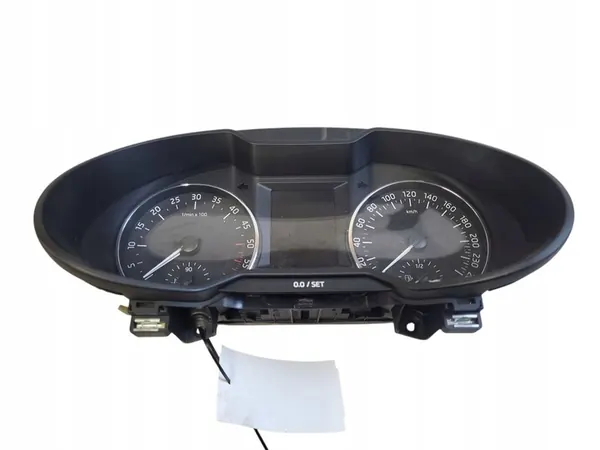 Skoda Octavia III Nopeusmittarin Kotelo 5E0920731 image 2