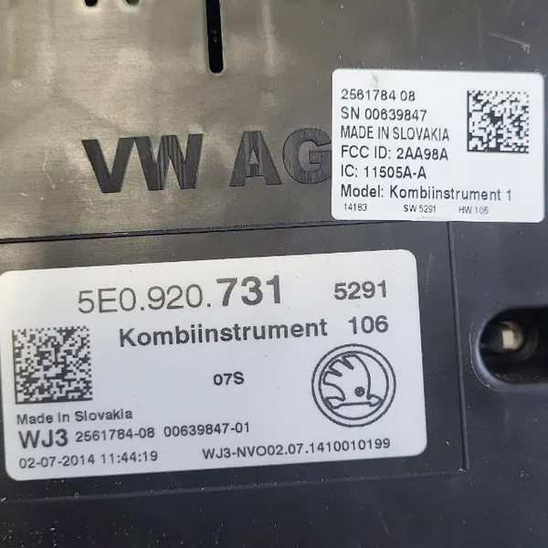 Skoda Octavia III Nopeusmittarin Kotelo 5E0920731 image 5