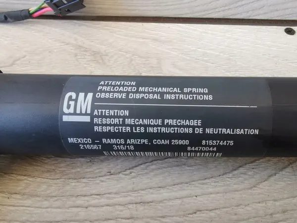 CHEVROLET EQUINOX III 2018 Amortiguadores de maletero image 3