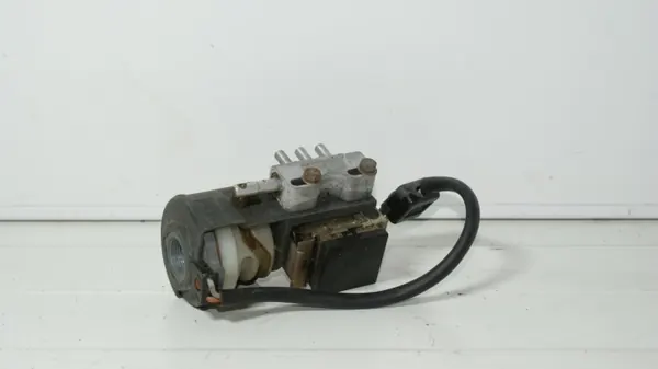 Válvula de vacío Mercedes OEM 67131035 para R107 SL/SLC image 2