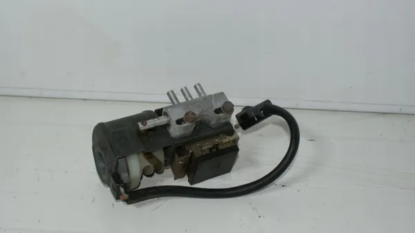 Válvula de vacío Mercedes OEM 67131035 para R107 SL/SLC image 3