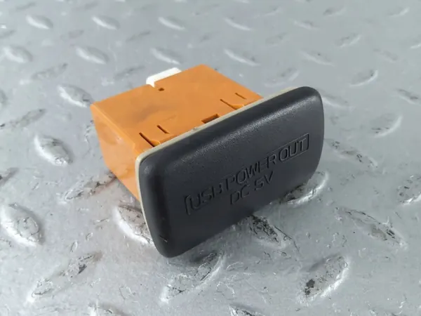 Tomada USB OEM 86257VA010 para Subaru Levorg image 2