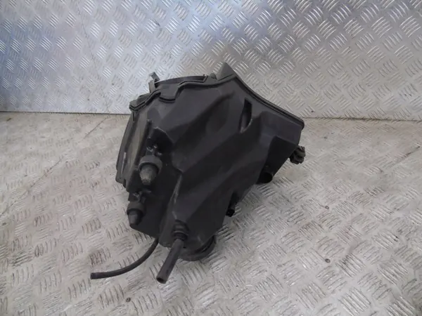 Audi A4 B8 Ilmansuodattimen Kotelo image 2