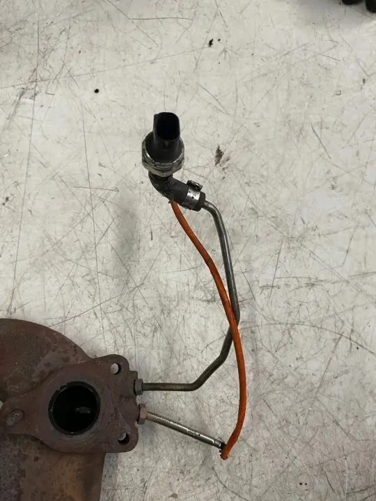 Pakoputken keräin Opel Vivaro Pakettiauto OEM 140045202R image 6