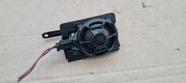 Audi A4 B9 Oikea kaiutin OEM 8W5035400D image 2