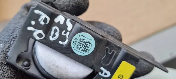 Audi A4 B9 Oikea kaiutin OEM 8W5035400D image 10