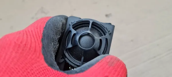 Audi A4 B9 Oikea kaiutin OEM 8W5035400D image 4