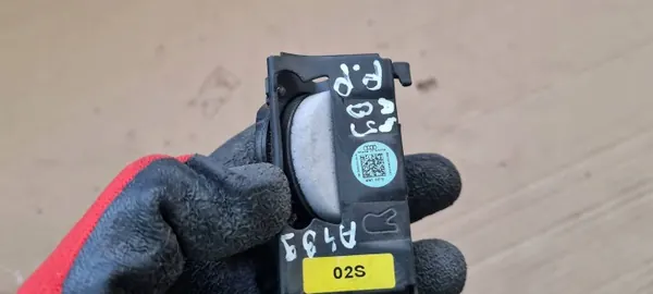 Audi A4 B9 Oikea kaiutin OEM 8W5035400D image 6