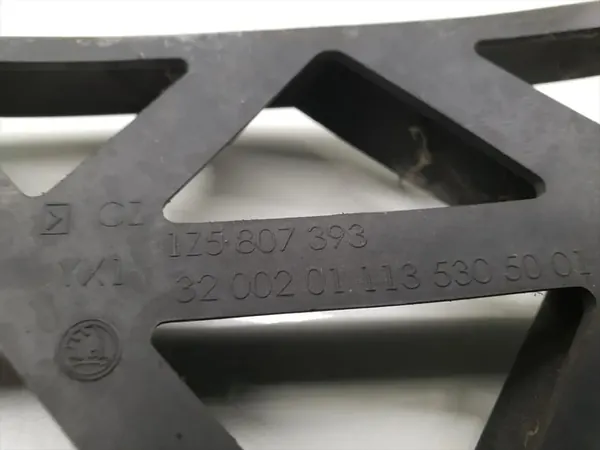 Supporto paraurti posteriore sinistro Skoda Octavia 2009 image 5