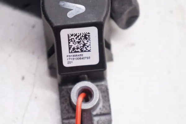 Volvo V40 II Krockkuddefyllare OEM 31305432 - Begagnad image 4