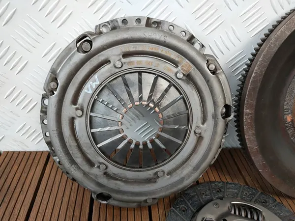 EMBREAGEM COMPLETA SKODA FABIA III 1.0 03D141025D image 2