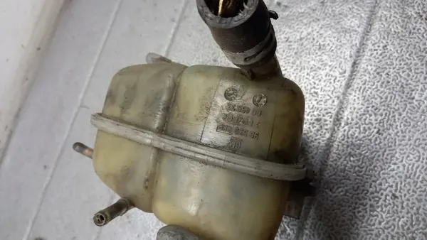 Koelvloeistofreservoir Opel Astra G 1.7CDTI 00R HB 90530689 image 2