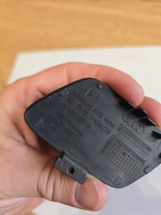 Tapa de Gancho Frontal Audi A4 B9 S-Line image 2