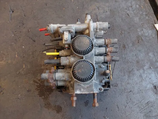Wabco Ventil OEM 4615130000 - Begagnat Skick image 2