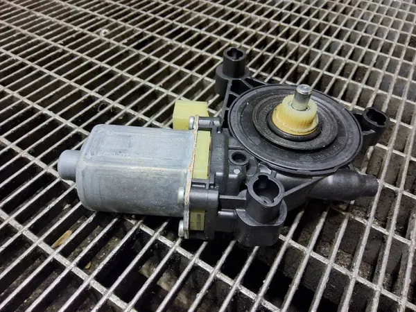 Ikkunan nostin OEM 5Q0959801B Vasen etu SEAT Leon III image 3