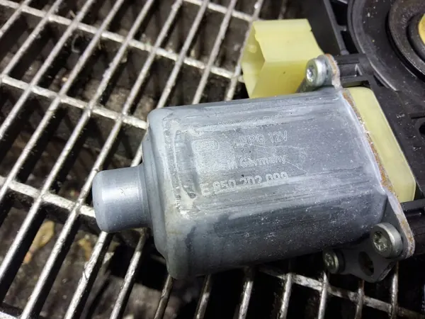 Ikkunan nostin OEM 5Q0959801B Vasen etu SEAT Leon III image 4