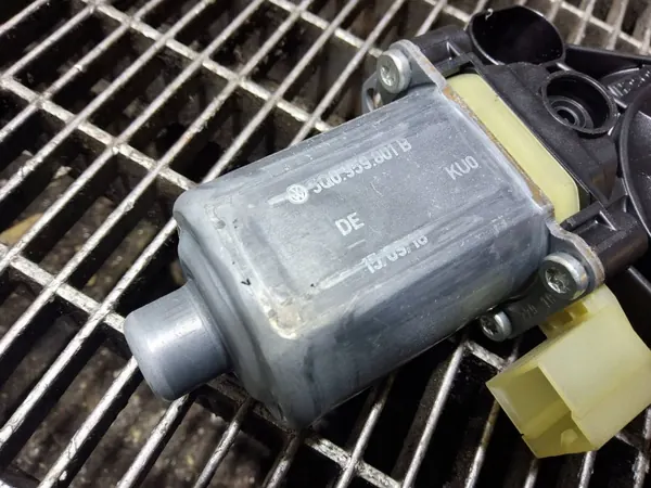 Ikkunan nostin OEM 5Q0959801B Vasen etu SEAT Leon III image 7