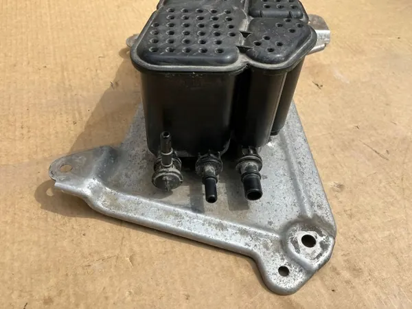 Filtro de carbón OEM 4N0201801J para Audi A6 C8 2.0 TFSI image 3