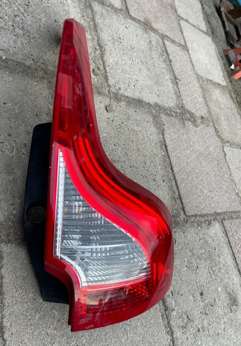 Luz trasera derecha Volvo XC60 Lift 2017 LED image 3