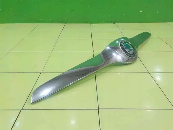 SKODA YETI 1.8 TSI Grille Trim 5L0853633 image 2