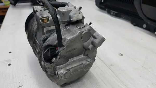 Compressore Aria Condizionata BMW 5 F11 Behr Hella 8831005090 image 4