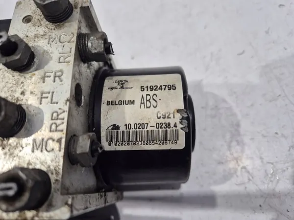 Pompe ABS OEM 51924795 pour Fiat Doblo II image 4