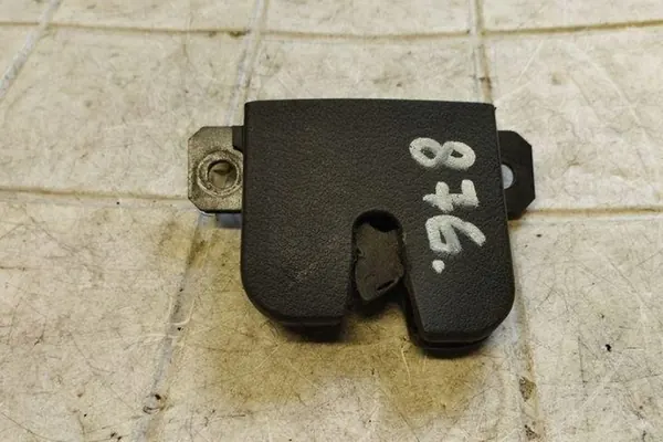 Bagagelås VW PASSAT VARIANT B5 3B9827505C image 2