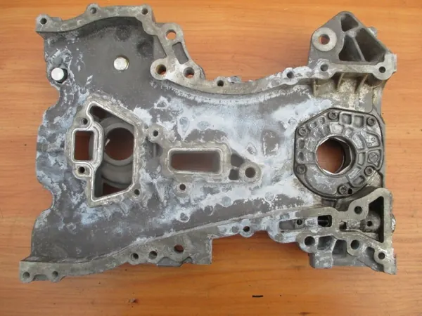 Oliepomp en distributiedeksel OEM 24469096 voor Opel image 8