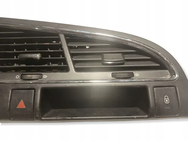 Front-Lüftungsgitter OEM 9685023677 Peugeot 3008 SUV image 3