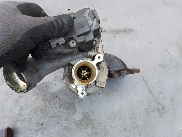 Volkswagen OE 04E145704R Turbo image 3