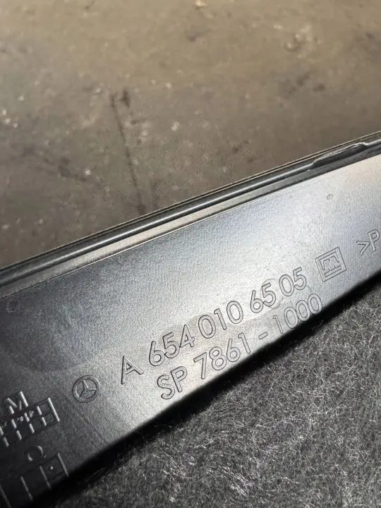 Mercedes-Benz OE A6540106505 Cubierta Superior del Motor image 3