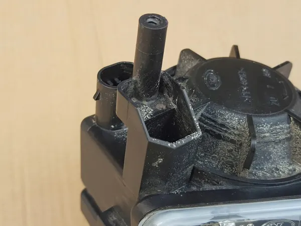 Farol de neblina dianteiro esquerdo / Opel Vectra C Signum 05-08 / OEM image 8