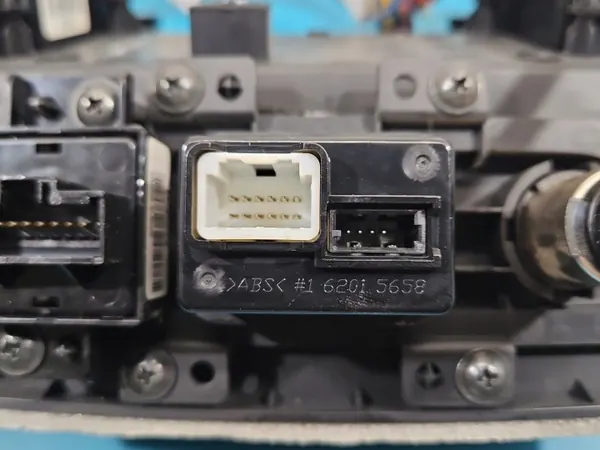 Painel USB & Aquecimento Bancos OEM 84630-3U200WK image 6