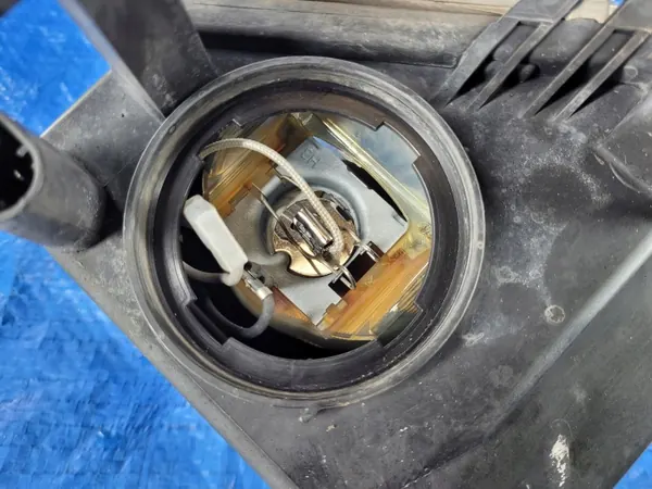 Etupuskuri oikea halogen Astra H OEM 13262000 image 6